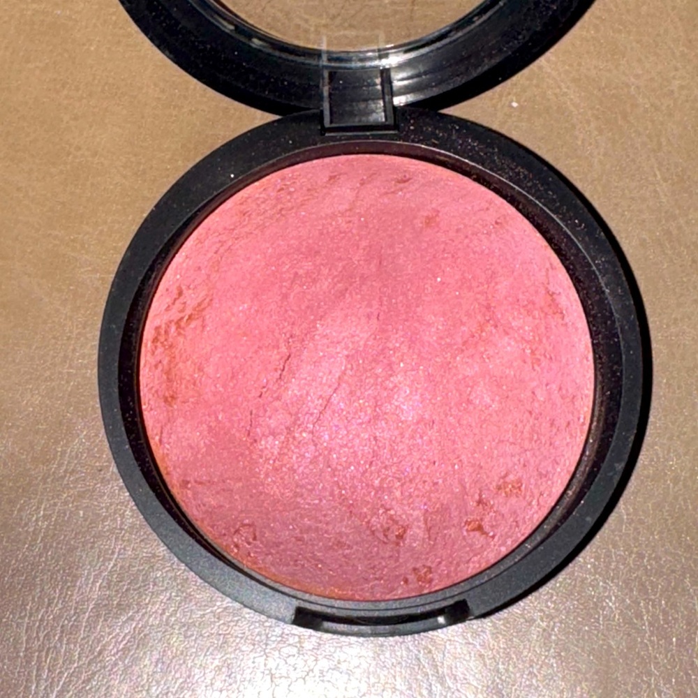 Laura Geller Blush in Roseberry